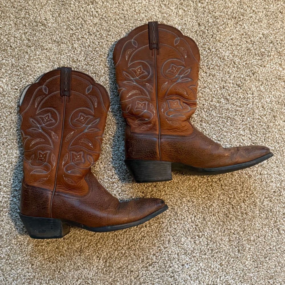 Ariat Western Heritage Cowboy Boots with turquoise embroidered accents